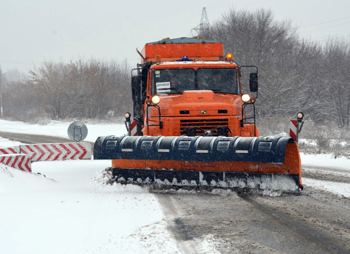 Попри різке погіршення погодних умов на Луганщині, дорожні служби не втрачають контролю над ситуацією. Фото з сайту служби автомобільних доріг у Луганській області
